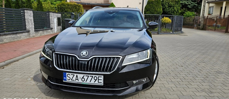Skoda Superb cena 74904 przebieg: 211353, rok produkcji 2017 z Zawiercie małe 379